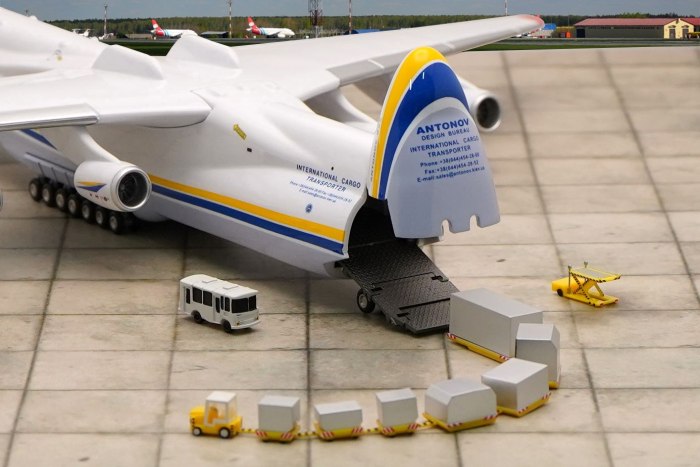 АН-225 Мрия 1/144