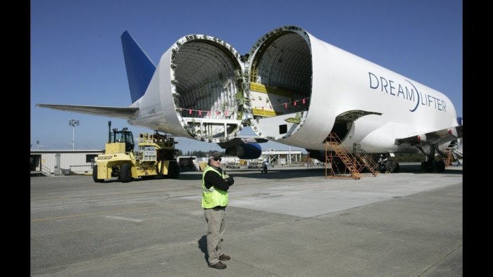 Грузовой Боинг 747 ДРИМЛИФТЕР
