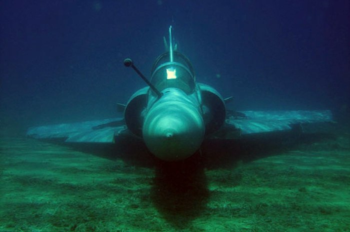 Подводные лодки под водой