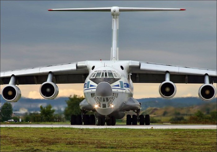 Военный грузовой самолет ил 76