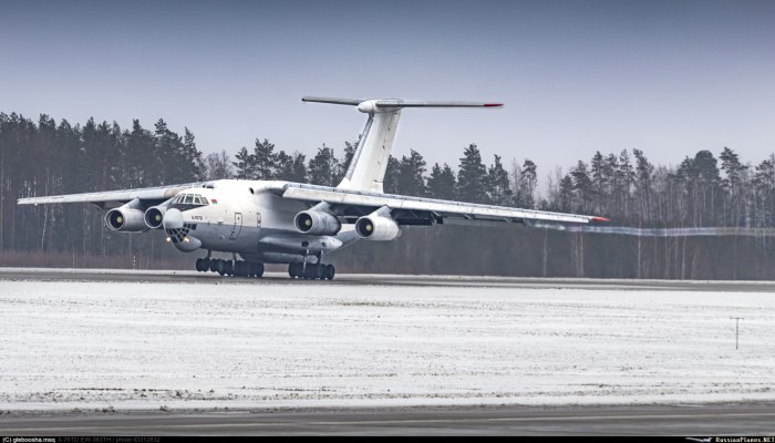 Самолёт ил-76 МЧС