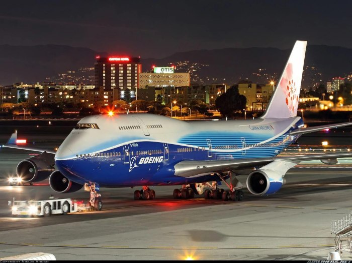 Самолёт Боинг 747