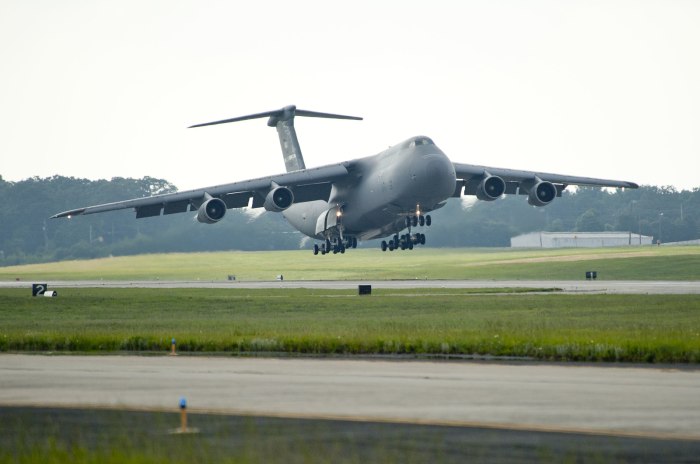 Lockheed c-5 Galaxy военно - транспортный самолёт