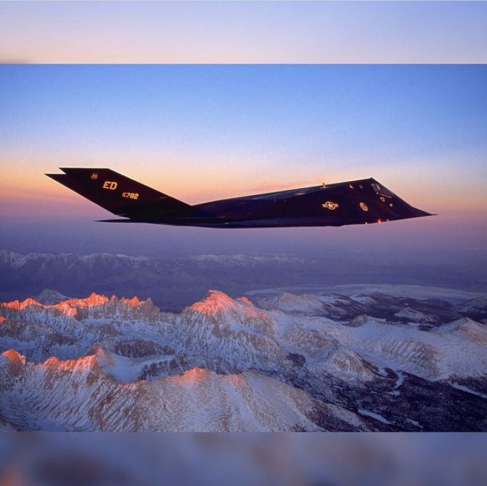 F 117 ночью