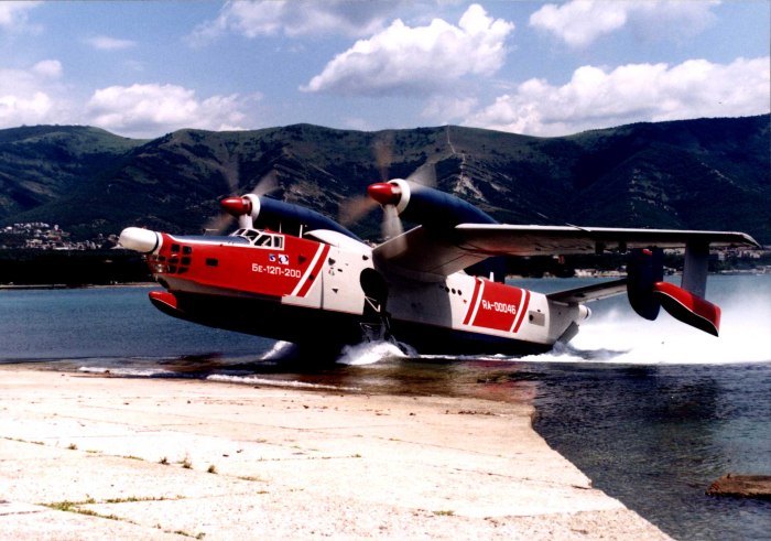Самолет-амфибия бе-12п-200