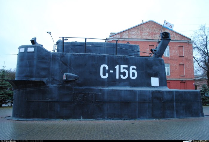Подводная лодка комсомолец памятник