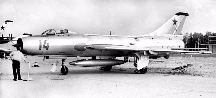 Су-7 самолет