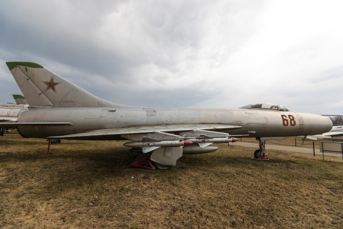 Истребитель-перехватчик Су-9