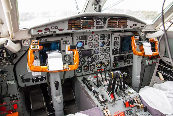 L-410 самолет кабина
