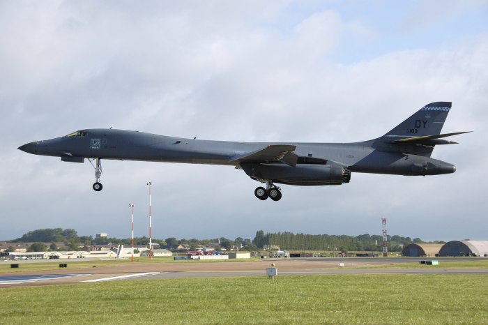 B1 Lancer