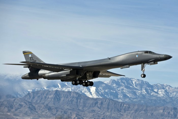 Rockwell b-1 Lancer самолёты США