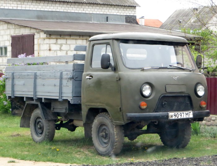 УАЗ 452 3303 бортовой