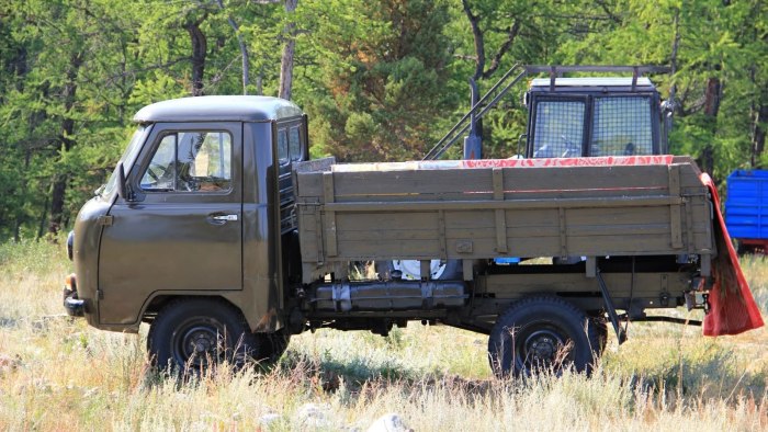 УАЗ 3303 бортовой