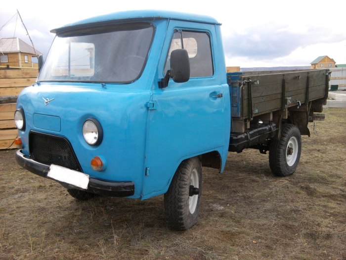 УАЗ 3303 бортовой грузовой