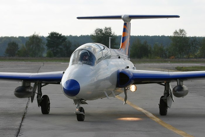 Самолет Aero l-29 Delfin