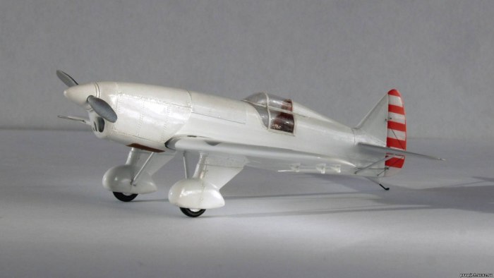 Модель самолета УТ-2