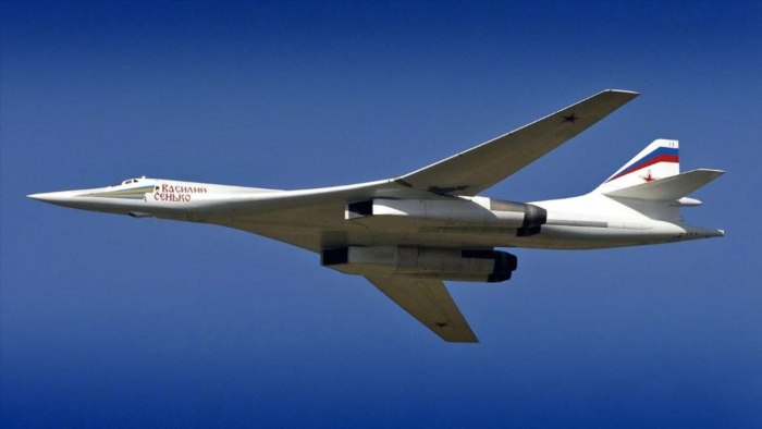 Стратегический сверхзвуковой ракетоносец-бомбардировщик ту-160