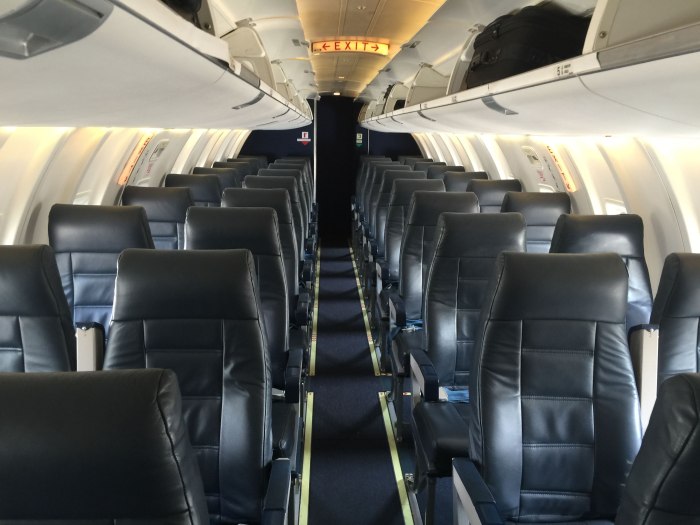 Bombardier crj200 самолет