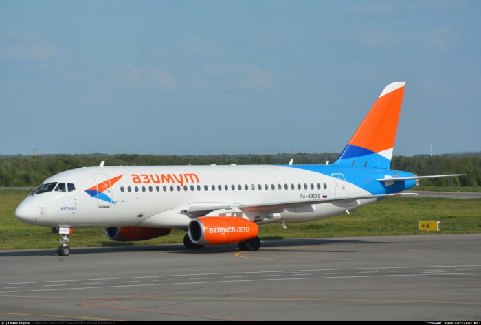 Самолёт сухой Суперджет 100-95