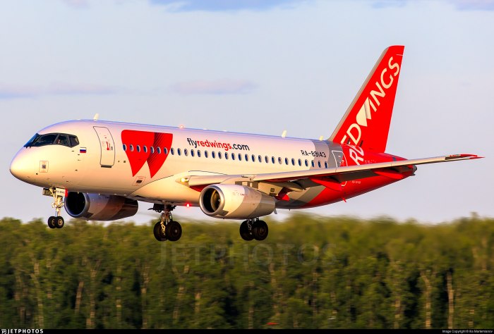 Самолеты ред Вингс 777