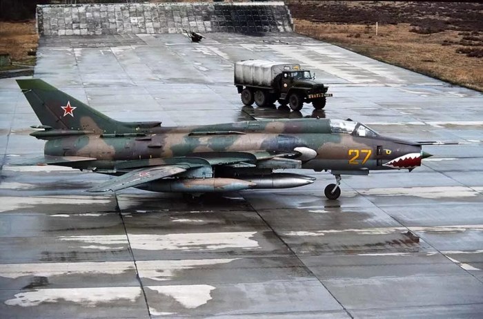 Самолет Су-17м3