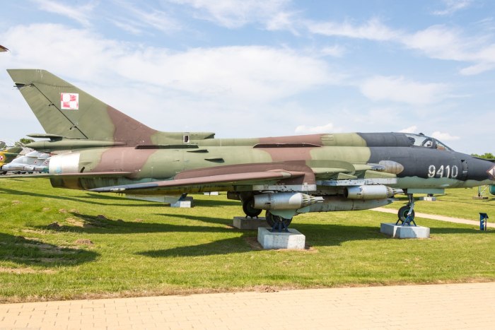 Су-17 истребитель-бомбардировщик фото