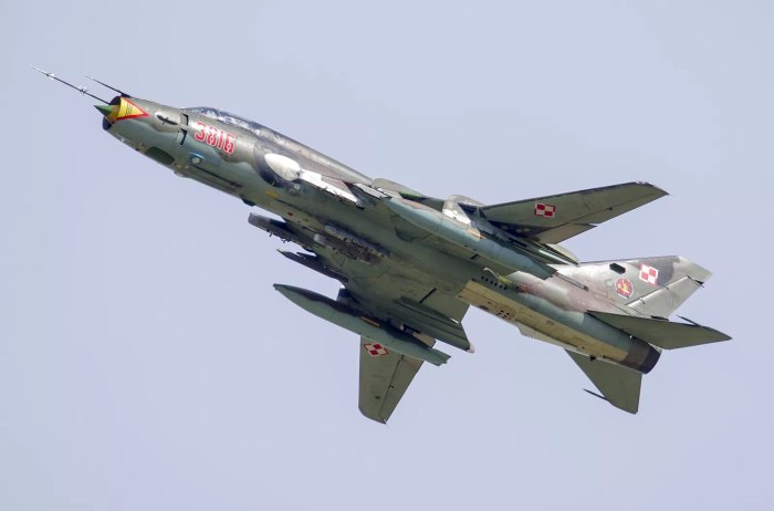 Истребитель-бомбардировщик Су-17м4
