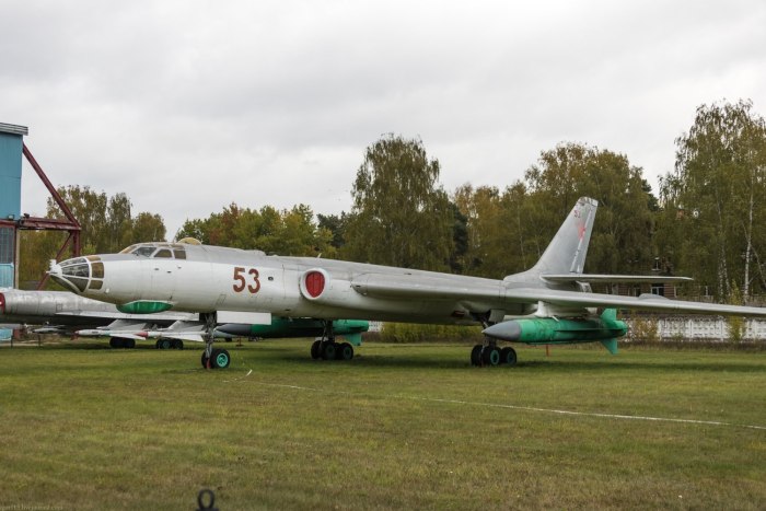 Бомбардировщик реактивный ту-16