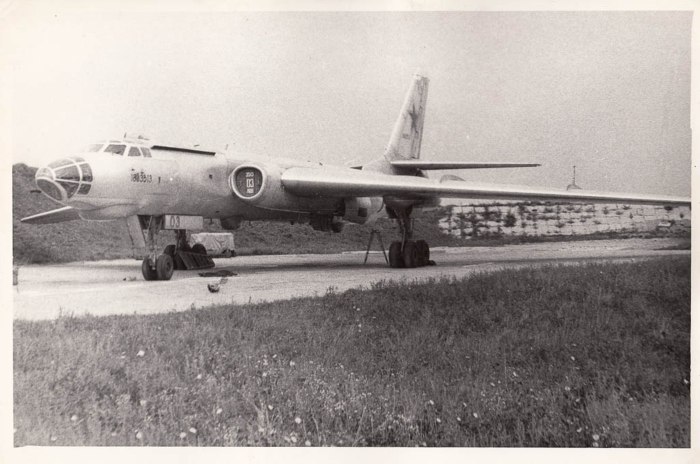 Турбовинтовой бомбардировщик ту-16