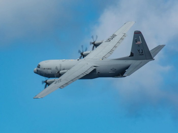 Самолет c-130j Hercules