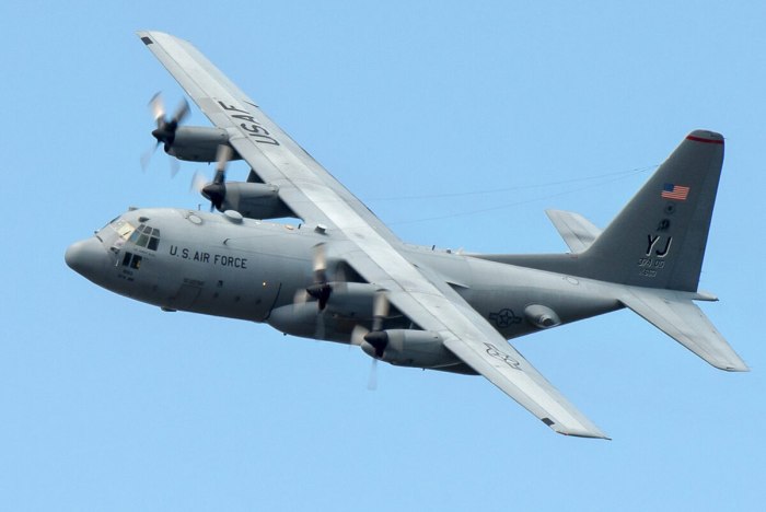 Самолет Hercules c130