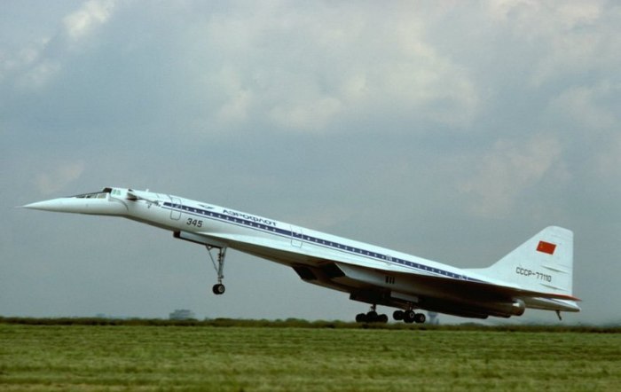 Пассажирский самолет ту-144 СССР