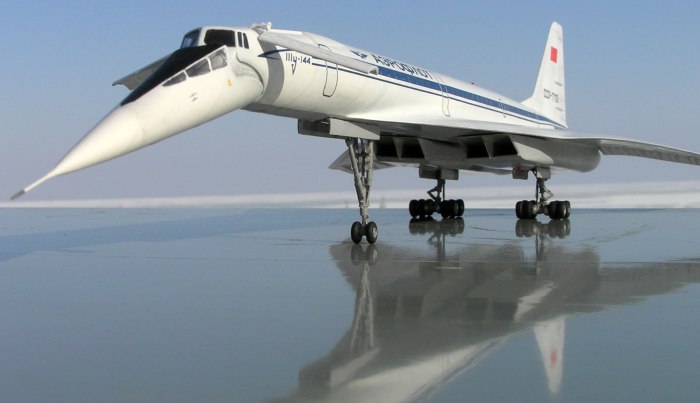 Пассажирский сверхзвуковой ту-144