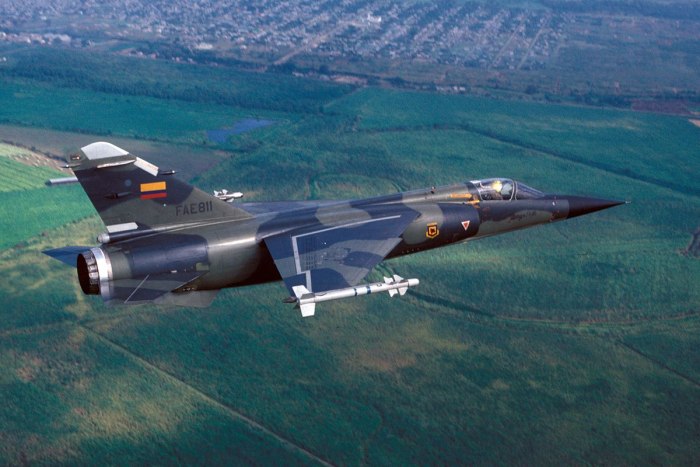 Мираж ф1 самолет