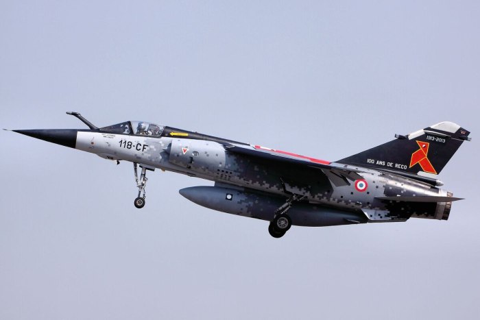Самолет Mirage f1 CR