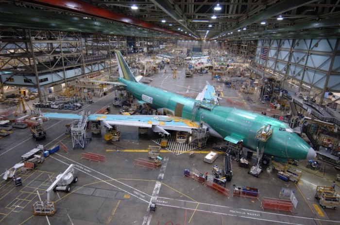 Завод самолет Боинг 747