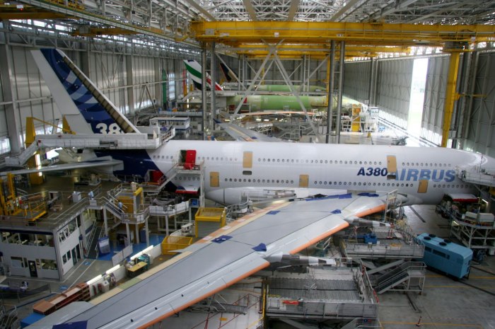 Самолеты на заводе Airbus в Тулузе