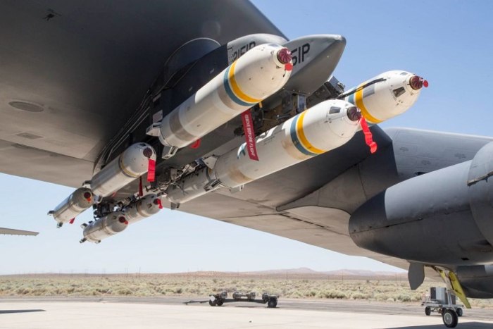 B52 кассетные бомбы