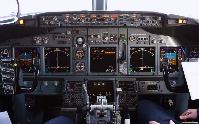 Панель приборов самолета Боинг-737