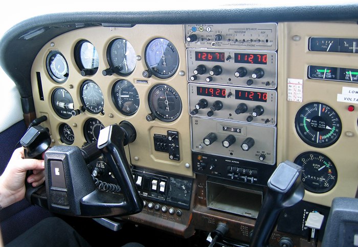 Cessna 172 панель приборов