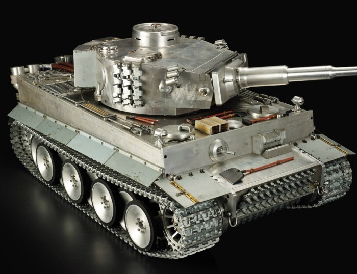 Радиоуправляемый танк Heng long German Tiger i масштаб 1 8 RTR 2.4G hl00x
