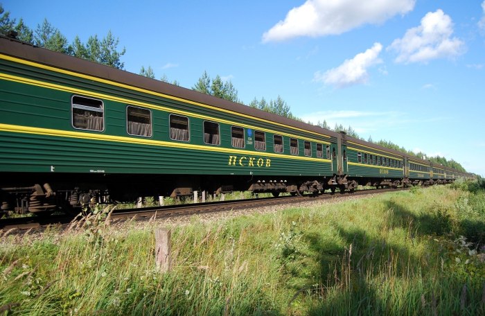 010а фирменный «Псков»