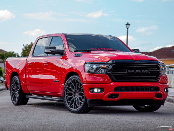 Dodge Ram 1500 красный