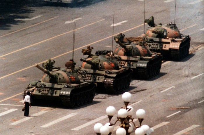 Площадь Тяньаньмэнь 1989 танк