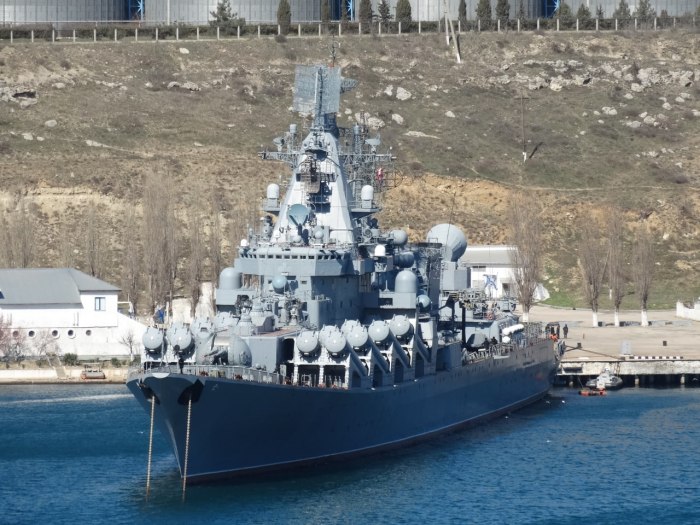 Флагман Черноморского флота ракетный крейсер Москва