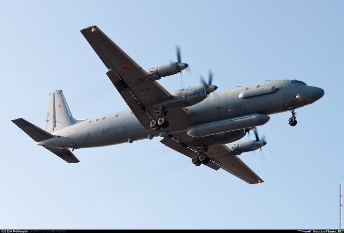 Самолет-разведчик ил-20м