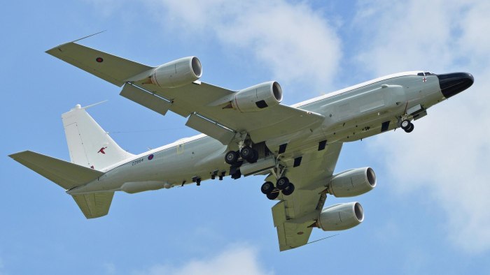 RC 135w самолет