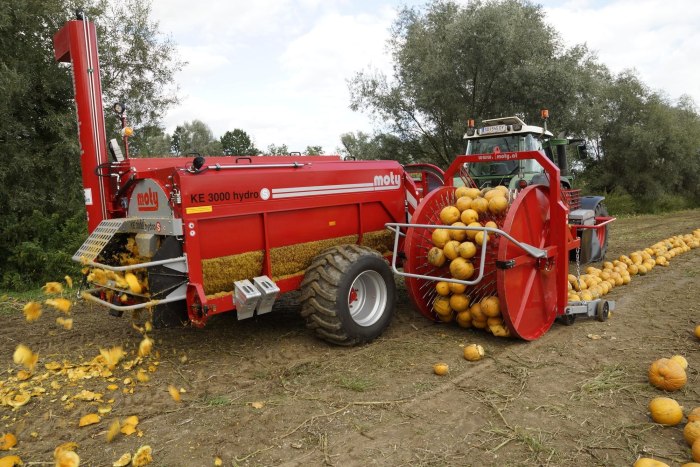 Прицепной комбайн MH 230 Harvest