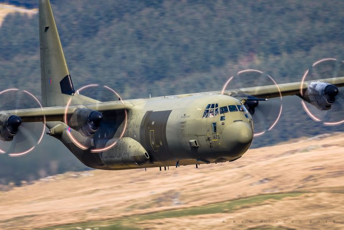 Самолет Hercules c130