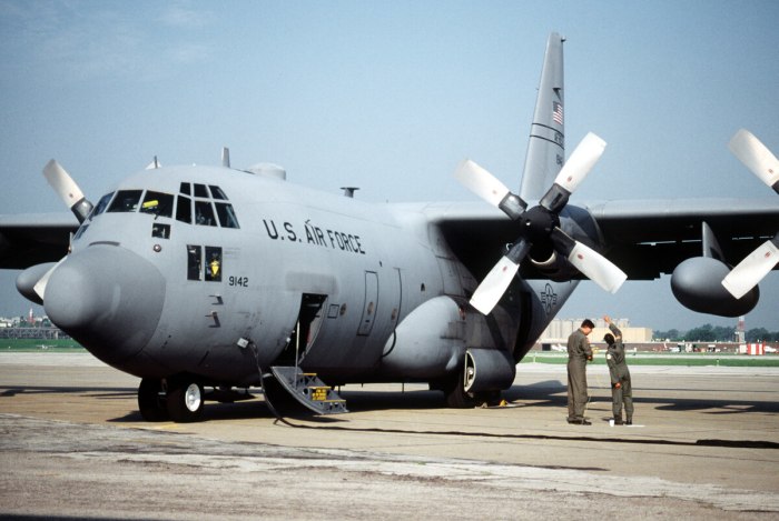 Самолет Hercules c130